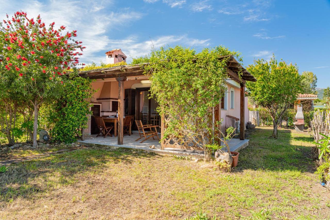 Appartamento Trilocale Le Canne 4 Posti Letto Con Giardino E Posto Auto Privato Сан-Теодоро Екстер'єр фото